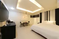 Geojedo Gohyeon Pool