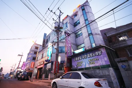 Youngcheon Mido Отели рядом с достопримечательностью «Auno Feliz Glamping»