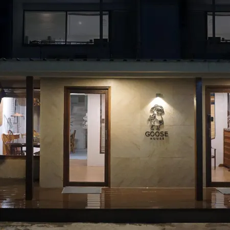 The Goose House Ubon Отели рядом с достопримечательностью «Школа Narinukun»