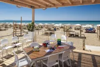 Tombolo Talasso Resort فنادق في Castagneto Carducci