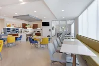 Comfort Inn & Suites US-60 - 2-Star