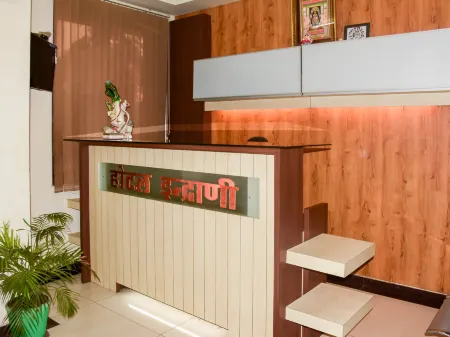 Hotel Indrani Отели рядом с достопримечательностью «Tower of Fame»