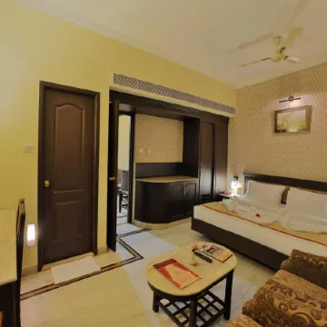 Raj Palace Отели рядом с достопримечательностью «Indian Institute Of Technology, Madras»