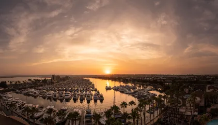 Sheraton San Diego Resort Отели рядом с достопримечательностью «REV»