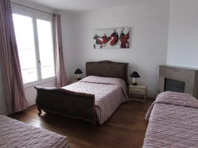 ApartHotel François 1er 14eme Hôtels à proximité de : La Marne