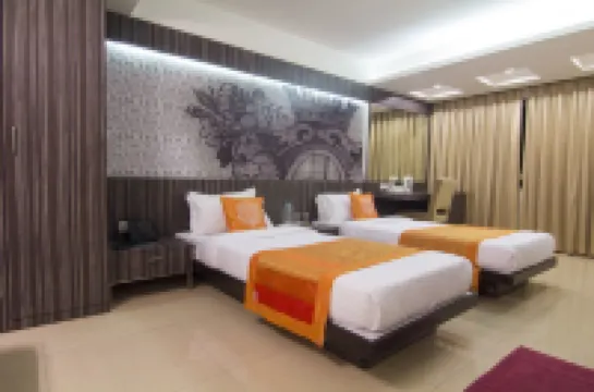 The Roa Hotel Hotel dekat Paras Dham Temple