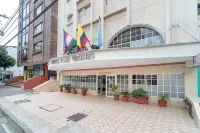 Hotel Plaza Versalles - مسبح على السطح