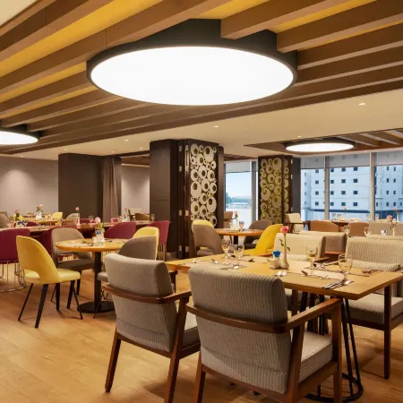 Ramada Encore by Wyndham Al Khobar Corniche Отели рядом с достопримечательностью «Набережная Эль-Хубара»