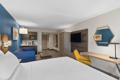 Holiday Inn Express & Suites Danbury - I-84