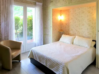 Mandarine Hotels near Port Ostreicole