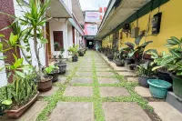 Seruni Guest House Near Alun Alun Lembang Mitra RedDoorz Hotel di Lembang