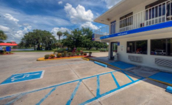 Motel 6 Bradenton, FL