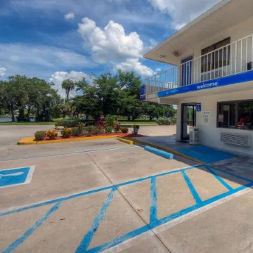 Motel 6 Bradenton, FL