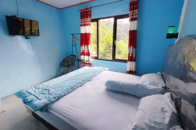 As Resto,Café & Hotel Mitra RedDoorz Hotels in Sikeben