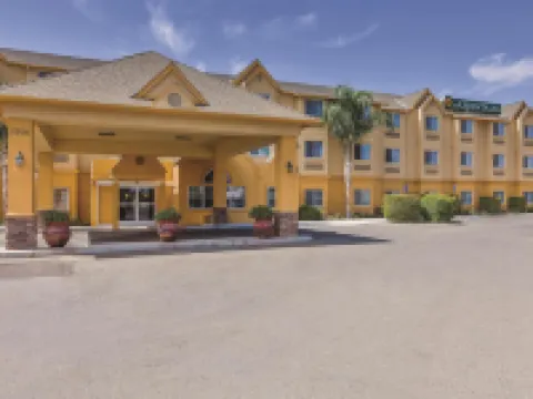 La Quinta Inn & Suites by Wyndham Tulare Hotels in Tulare
