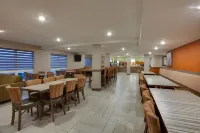 Holiday Inn Express & Suites FREDERICTON by IHG - breakfast