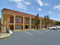 Super 8 by Wyndham El Paso Airport - parking