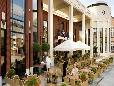 Van der Valk TheaterHotel de Oranjerie Отели в г. Vlodrop