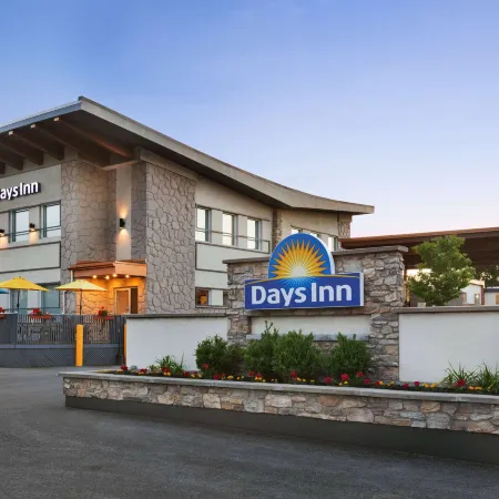 Days Inn by Wyndham Montreal East Отели рядом с достопримечательностью «Улица Шербрук»