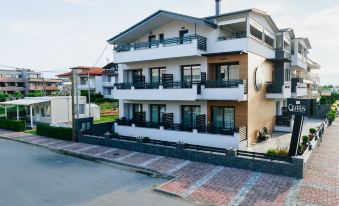 Elizabeth Queen Luxuxy Rooms - Housity