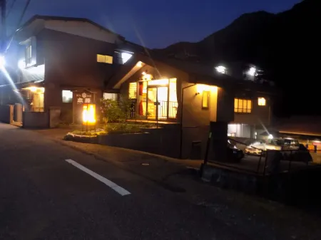 Sightseeing Inn Honjin Отели рядом с достопримечательностью «Otake Cave»