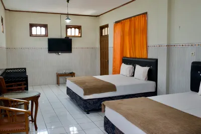 Hotel Garuda Setia Hotel dekat Gummy Store Alun Alun