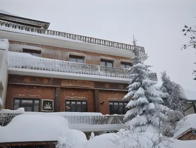 Alpina Lodge Vanoise ex Hotel du Soleil Các khách sạn gần Museobar Musee de la Frontiere