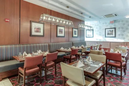 Vista LIC Hotel, BW Premier Collection Отели рядом с достопримечательностью «Музеум оф Мовинг Имедж»