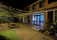 Palm Tree Lodge & Backpackers Hotels in Opua