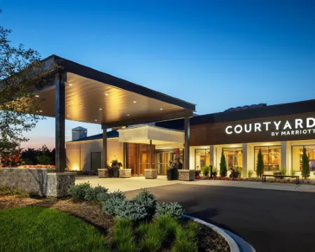 Courtyard Chicago Waukegan/Gurnee Hotels in Lake County