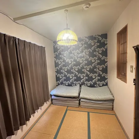 Himeji 588 Guest House Отели рядом с достопримечательностью «Железнодорожный вокзал Химэдзи»