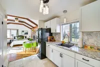 1 Mi to Downtown Salem: Studio w/ Fire Pit Access Hotel di Salem
