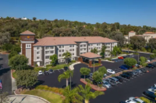 La Quinta Inn & Suites by Wyndham Santa Clarita - Valencia Hotels in Stevenson Ranch
