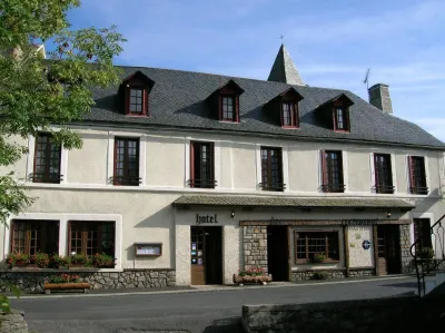 Hôtel Restaurant du Plomb du Cantal فنادق في Mandailles-Saint-Julien