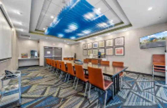 Holiday Inn Express & Suites LAKELAND SOUTH by IHG