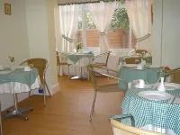 Ingledene Guest House - parking