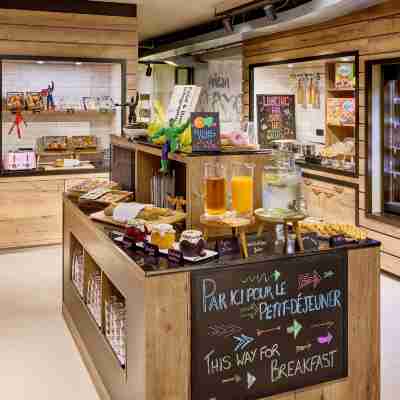 Moxy Luxembourg Airport Dining/Meeting Rooms