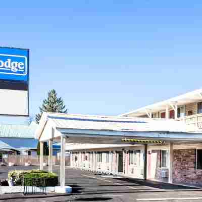 Travelodge by Wyndham la Grande Hotel Exterior