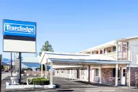 Travelodge by Wyndham la Grande Hotels near Quinn Coliseum