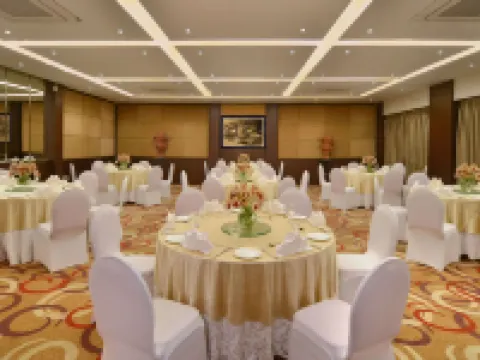 Golden Tulip Srinagar Hotels in Srinagar