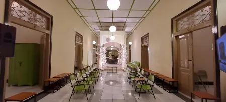 Hotel Irian Surabaya Отели в г. Pabean Cantikan