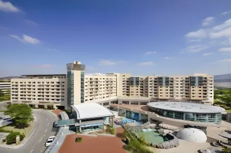 Hanwha Resort Gyeongju Отели рядом с достопримечательностью «Международный Конвенционный Центр Гёнджу Хвабаек»