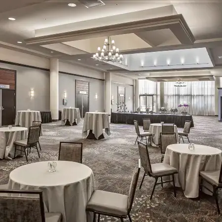 Hilton Sacramento Arden West Отели рядом с достопримечательностью «Арден Фейр Молл»