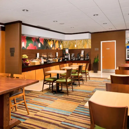 Fairfield Inn & Suites Washington, DC/New York Avenue Отели рядом с достопримечательностью «Автостанция Greyhound »