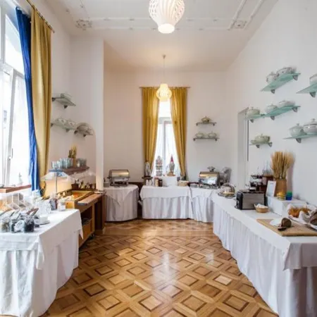 Carlton-Europe Vintage Adults Hotel