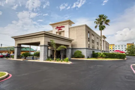 Hampton Inn Houston-Baytown Отели в г. Бейтаун