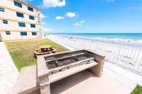 Direct Ocean / Pool Deck