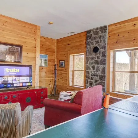 Amazing Mountain Views / Hot Tub / Fireplace / Game Room / Creek / Trails