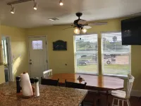 Amazing Sunsets at The Villa at Copano Cove. Cozy. Close to a lot  F-U-N !!! Hoteles en Rockport