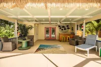 🍹🌞 Tropical Getaway! Heated Pool, Tiki Bar, Pirate Sandbox, and Boat Parking!